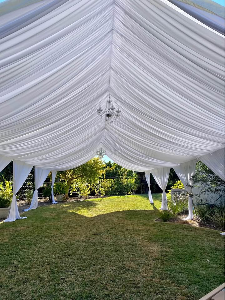 DRAPPING BLANCO PARA TU CARPA CON 5 COSTURA DE 5 PIES X 12 YARDAS TELA INTERLACK